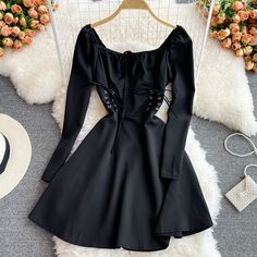 Hogwarts Outfits, Soft Goth, Easter Dresses, Stunning Prom Dresses, Lantern Sleeve Dress, Slim Dress, Early Spring Outfits, Girly Shoes, Current Fashion Trends