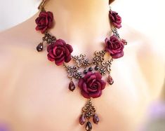 Burgundy Necklace, Gaudy Jewelry, Collar Rosa, Necklaces Red, Threader Earrings Gold, Red Jewel, Geek Jewelry, Dragon Earrings, Halloween Necklace