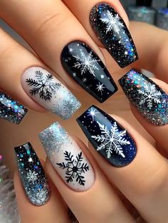 26 Festive Christmas Nail Art Design Ideas For 2023 Winter Themed Nails Short, New Year Eve Nails Design 2024, Winter Fingernail Designs, Festive Christmas Nail Designs, Christmas Nail Art Designs Winter, Christmas Lights Nails Design, Christmas New Years Nails, Nail Christmas Designs, Christmas Gel Nail Ideas