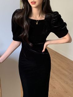 Black Velvet Dress Short, Womens Velvet Dresses, Black Plain Dress, Black Velvet Shorts, Velvet Dress Short, Outfit Elegantes, Sleeved Velvet Dress, Velvet Bodycon Dress, Black Short Sleeve Dress