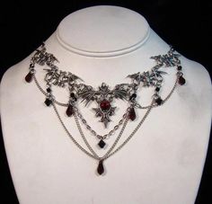 gotico Emma Darcy, Beaded Jewlery, Victorian Jewelry, Diy Wedding, Pinterest Likes, Beading, Silver Necklace, Necklaces