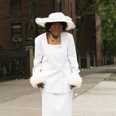 Amazing gace. Humans Of New York, Sunday Church, Ladies Who Lunch, Women Church, High Fashion Dresses, Street Portrait, Advanced Style, Best Portraits, Church Dresses