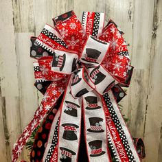 a red and white christmas bow with coffee cups on it