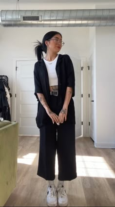 Goth Summer Outfits, Summer Outfits 2024, Cropped Shirt, All Black Outfit, Casual Work Outfits, Edgy Outfits