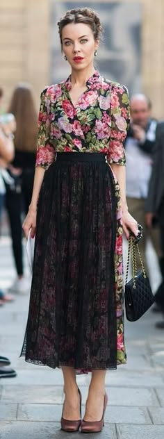 Street Style: Designer Ulyana Sergeenko via Lace and Tea Street Style Stockholm, Lace Apron, 사진 촬영 포즈, Stil Inspiration