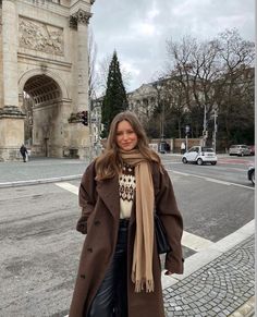 European Holiday Outfits Winter, Europe Winter Outfits 2023, Brussels Outfit Winter, Eastern Europe Winter Outfit, Brussels Street Style, Nice France Outfits Winter, Belgium Outfits Winter, Europe In April Outfits, Florence Italy Outfits Winter