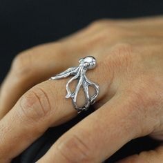 Amazing ring in the shape of an octopus that surrounds your finger, made in sterling silver, with an oxidized finish. Dimensions: 22 X 21 mm. All our jewelry is hanlid-made and so sizes may vary from the standard slightly. Wax Carving Jewelry, Carving Jewelry, Octopus Jewelry, Octopus Ring, Angel Demon, Ocean Ring, Silver Clay, Wax Carving, Body Jewelry Piercing