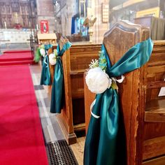 the pews are decorated with flowers and ribbons