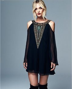 Hippie Elegante, Hippie Chic Outfits, Boho Dress Short, Embellished Mini Dress, Estilo Hippie, Boho Chic Outfits, Boring Clothes, Party Outfits, Bohemian Clothes