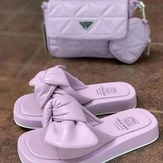 Trendy Slippers, Casual Shoes Women Sneakers, Casual Sandals Womens, Pretty Shoes Sneakers, Simple Sandals