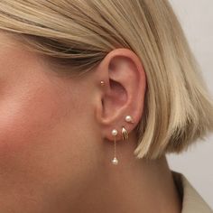 Gold Isac Pearl Piercing | Fine Piercings | Adornmonde Ear Piercings Gold Jewelry, Pearl Stack Earrings, Pearl Helix Piercing, Pearl Piercing Ears, Floating Helix Piercing Jewelry, Pearl Conch Piercing, Pearl Earrings Stack, Dainty Ear Piercing Ideas, Dainty Conch Piercing