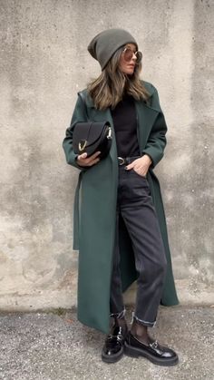 Dark Green Fall Outfits, Dark Green Coat Outfit, Outfits Invierno Frio, Winter Outfits For Work Offices, Dark Green Outfit Ideas, Dark Green Blazer Outfit, Green Coat Outfit, Green Blazer Outfit, Autumn Fashion Curvy