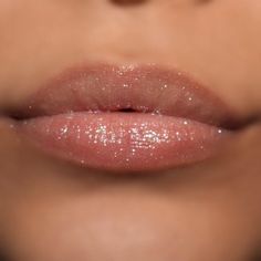 Wedding Makeup Shimmer, Silvermist Makeup, Sparkly Lips, Glittery Lips, 2025 Aesthetic, Neutral Lip Gloss, Ball Makeup, Sultry Makeup, Shimmer Lipstick