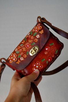 Fantasy Lifestyle, Mexican Purse, Floral Design Pattern, Vintage Hand Tools, Western Purses, Fun Accessories, Small Handbag, Pretty Box, Hand Tooled Leather