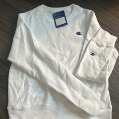 Size:S Color: White Brand New!! Champion Pullover, Beige Pullover, Champion Crewneck, Cut Sweatshirts, White Crew Neck, Champion Sweatshirt, Crop Sweatshirt, Grey Sweatshirt, Jumpers For Women