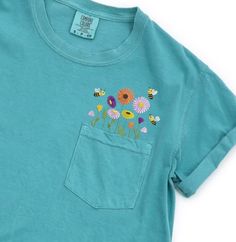 Comfort Colors Embroidered crewneck wildflower pocket tshirt. Embroidered flower shirt. Flower Boho Shirt. Gift for her or Girlfriend Gift. PLEASE NOTE THAT THE PICTURES ON THE LISTING ARE SAMPLES ONLY. If interested in adding embroidery to the sleeve please go to this listing: https://www.etsy.com/listing/1674502020 Because it is made to order, we don't accept the return or exchange unless we make a mistake We are unable to replace or refund purchases based on the color and the font selections. Spring T-shirt With Pockets And Relaxed Fit, Green Spring T-shirt With Pockets, Green Pocket T-shirt For Spring, Green T-shirt With Pockets For Spring, Summer Graphic Tee With Pockets, Casual Crew Neck T-shirt With Floral Applique, Cute Crew Neck Top With Pockets, Summer Crew Neck T-shirt With Floral Applique, Summer Floral Applique T-shirt With Crew Neck