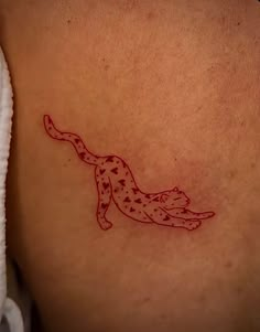 a tattoo on the back of a woman's stomach that has an image of a cheetah