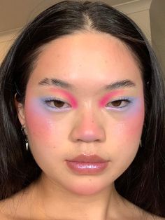 Cool Hooded Eye Makeup, Unusual Eye Makeup, Colorful Eye Makeup Asian Eyes, Light Colorful Makeup, Easy Colorful Makeup Looks, Floral Makeup Aesthetic, Simple Bright Makeup, Fun Everyday Makeup, Colorful Make Up