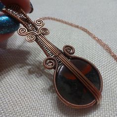 Wire Guitar, Weaving Wire, Metal Jewelry Making, Wire Wrap Jewelry Designs, Dragon Blood, Copper Wire Jewelry, Diy Jewelry Unique, Metalsmithing Jewelry, Diy Wire Jewelry