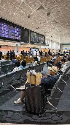 many people are waiting for their luggage at the airport