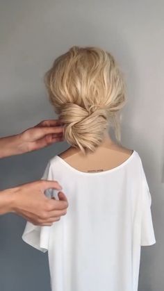 Church Hair, Easy And Beautiful Hairstyles, Perfect Bun, Hair Upstyles, Balayage Blonde, Messy Buns, Hairstyles For Medium Length Hair Easy, Bridesmaid Hair Down, Cute Hairstyles For Medium Hair