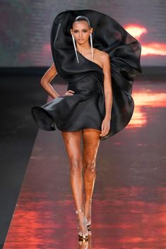 Fashion Show Dresses, Runway Fashion Couture, Collection Couture, Fashion Design Collection, Stephane Rolland, Elegante Casual, Couture Designers, Spring Summer 2023, Illustration Fashion Design