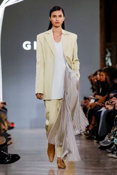 Giada Ready To Wear Spring Summer 2020 Milan - NOWFASHION Fashion Show Images, Live Fashion, Magazine Photography, Large Fashion, Emporio Armani, Runway Fashion