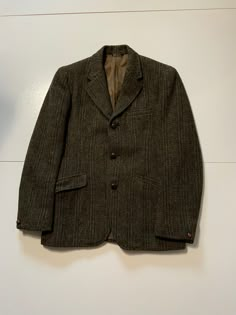 Vintage Harris Tweed John Collier Hand Woven Wool Sportscoat Blazer Jacket Sz.36. Condition is used. Measures approximately: chest: 40 inches around (20 inches pit to pit), shoulder to hem line: 28 inches, shoulder seam to cuff: 24.5 inches. Great buy Thanks for looking. Blazer With Pins, Vintage Wool Blazer, Finding Style, John Collier, Bike Aesthetic, Man Blazer, Fall 24, Nice Clothes, Brown Jacket