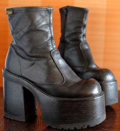 Horror Shoes, Fun Boots, 90s Boots, High Platform Boots, Fashion Guys, Buffalo Boots, Goth Shoes, Le Happy