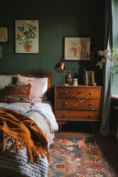 Olive Green And Rust Bedroom, Dark Sage Green Bedroom, Green Walls Bedroom, Hobbit Bedroom, Dark Green Room, Dark Green Bedroom, Styling Bedroom, Sage Bedroom, Green Bedroom Ideas