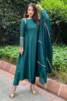 Shop for The Aarya Green Chanderi Panelled Kurta Set for Women Online at Aza Fashions Green Chinon Kurta With Dabka Detail, Fitted Green Chinon Lawn Suit, Designer Green Chinon Kurta, Green Anarkali Lawn Suit In Chinon, Fitted Green Salwar Kameez In Chinon, Fitted Green Churidar With Dabka Work, Green Unstitched Chinon Suit For Navratri, Fitted Anarkali Lawn Suit With Gota Work, Fitted Green Chinon Salwar Kameez