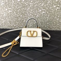 Size: 13.5cm*11.5cm*4cm It comes with Dust box, Care manual, Tag, and Paper bag. High-end White Box Bag For Gifts, White Top Handle Box Bag With Original Box, High-end White Rectangular Bag, Designer White Satchel As Gift, High-end Top Handle Bag As Gift, Designer Top Handle Satchel As Gift, Designer Box Bag With Top Carry Handle For Gift, High-end White Rectangular Box Bag, High-end Square Box Bag With Removable Pouch