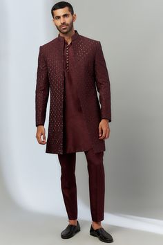 Featuring a maroon indowestern jacket in silk base with geometric thread and cutdana hand embroidery. It is paired with matching short kurta and pants. #perniaspopupshop #whatiworewastrending #ppuslove #indowesternsetformen Short Kurta And Pants, Stylish Frocks, Indo Western Outfits For Men, Indo Western For Men, Kurta And Pants, Mens Traditional Wear, Maroon Suit, Sangeet Outfit, Western Suits