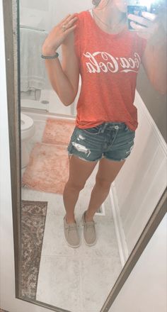 Hey Dudes And Shorts Outfit, Summer Outfits With Hey Dudes, Hey Dude Outfit Ideas, Hey Dude Outfits For Women, Outfits With Hey Dudes For Women, Hey Dude Shoes Women Outfit Ideas, Outfit With Hey Dude Shoes, Hey Dude Outfits, Hey Dude Shoes Women Outfit