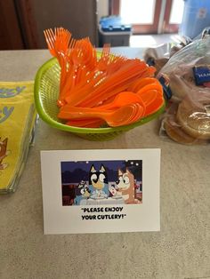 there are many plastic forks in the bowl on the table next to this sign that says please choppy your cutlery