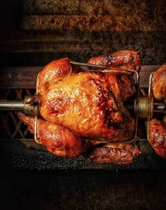 Carnes e Frango Assado 🔪🔥 Broiler Chicken, Chicken Logo, Fresh Chicken, Winter Food, Roasted Chicken, Rotisserie Chicken, Restaurant Recipes, Cafe Food