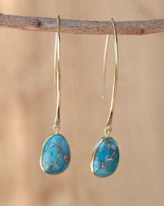 Amazing Threader Earrings in Gold Plated with Copper Turquoise gemstone! — •✧•✧•✧•✧•✧•✧•✧•✧•✧•✧•✧•✧•✧•✧•✧•✧— D E T A I L S — M E T A L: Gold Plated 18k The Earwires are GOLD VERMEIL (gold plated over sterling silver). It works well for people allergic to brass. ✦ Gold Plated: Gold plated jewelry has a layer of gold covering a base metal. — S T O N E: Copper Turquoise 💎 M E A N I N G • O F • G E M S T O N E: ✦ Turquoise is a stone of protection, strong and opaque, yet soothing to the touch, heal Earrings Handmade Boho, Threader Earrings Gold, Retro Earrings, Copper Turquoise, Teal Turquoise, Rose Gold Bracelet, Earrings In Gold, Threader Earrings, Copper Brass