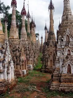 an image of a group of buildings that are made out of rocks and cements