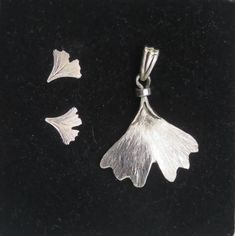 Small and excellent:  Completely made of sterling silver (925), crafted and handcrafted, forged and finely structured are a larger ginkgo leave (approx. 25 mm wide and 34 mm long) as a pendant and two small ginkgo leaves as matching ear studs (approx. 5 mm wide and 8 mm long). The pendant can be worn elegantly or sportily on a black rubber cord (photos 4 5), which is supplied free of charge up to 50 cm in length. Please specify the desired length of the cord when ordering. >Delivery times from p Ginkgo Leave, Ginkgo Leaves, Ginkgo Leaf, Black Rubber, Ear Studs, Pendant Necklaces, Halloween Shopping, Favorite Jewelry, Jewelry Necklace Pendant