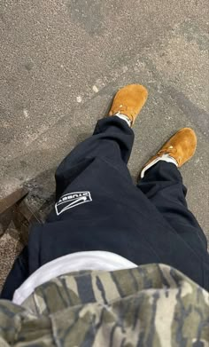 Baggy Shoes, Black Men Fashion Urban, Boston Clogs, Rich Rich, Nike Sweats, Street Style Outfits Men, Chill Fits