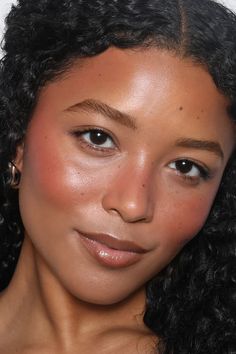 Sunkissed Makeup, sunkissed makeup ideas, summer makeup, natural makeup, peach makeup, soft glam, summer sunkissed makeup, summer makeup ideas Sunkissed Makeup, Peach Makeup, Summer Makeup Looks, Glowy Makeup, Cream Blush, Makeup For Black Women, Natural Makeup Looks, Summer Makeup, Glam Makeup