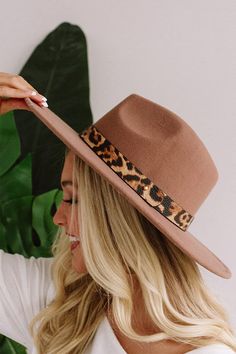 You will undoubtedly be in on the fashion scoop when you top off your OOTD with this adorable hazelnut colored hat featuring soft felt material, a wide stiff brim, and a brown and black leopard print accent band!