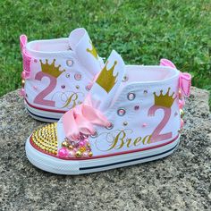 White high top Converse with your child's name and age.  All decor is done in pinks and golds.  Sparkly bows on the backs. Pink Round Toe Sneakers For Birthday, Pink Lace-up Sneakers For Birthday, Pink Low-top Sneakers For Birthday, Customizable Pink Sneakers As A Gift, Converse Gold, Bedazzled Shoes, Custom Sneakers Diy, White High Top Converse, Bling Converse