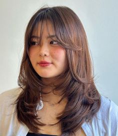 Haircut Ideas Trendy, Medium Length Wavy Hair, Haircuts For Medium Length Hair, Hair Inspiration Long, Layered Haircuts For Medium Hair, Hairstyles For Layered Hair, Trendy Hairstyle, Round Face Haircuts, Short Hair Styles For Round Faces