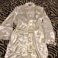 Ivory Satin Robe With Side Pockets Knee Length Size S/M Elegant Fitted Cream Sleepwear, Fitted Cream Sleepwear For Wedding Night, Morgan Taylor, Sleepwear Robe, Women's Intimates, Knee Length, Satin, Cream, Women Shopping