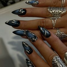 Nail Inspo Summer Black, Cyberpunk Nails Black, Black Mermaid Nails, Dark Manicure Ideas, Siren Nails Dark, Dark Nails With Design, Dark Mermaid Nails, Witchy Nail Ideas, Gothic Nail Art Dark