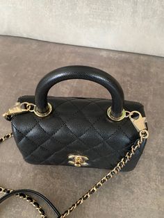 Chanel coco mini handle bag in black caviar leather with champagne hardware. Crossbody bag with iconic chain. The bag is in pristine condition. Full storage set with an invoice (magnetic box; dust; ID; camelia; ribbon) Hologram: 30xxxxxx Year: 2020 Measurements: 19 x 13 x 9 cm Excellent as a gift 🎁 Champagne Hardware, Chanel Jumbo Flap Bag, Chanel Medium Flap Bag, Chanel Coco Handle, Chanel Classic Flap Bag, Coco Handle, Chanel Jumbo, Lizard Skin, Classic Flap Bag