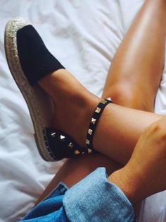 Cute and comfy summer flats Espradilles Outfit, Espradilles Outfit Style, Daily Shoes, Diy Summer, Black Stud, Best Diy, Prom Shoes, Outfit Style, Crazy Shoes