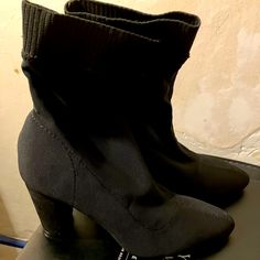 Brand New In The Box Vera Wang Simply Stretch Memory Foam Permission Black Shoes Size 7. Casual Black Heels With Medium Width, Casual Black Ankle Boot Heels, Black Womens Shoes, Black Shoes Women, Shoes Size 7, Vera Wang, Shoes Heels Boots, Shoes Women Heels, Black Shoes