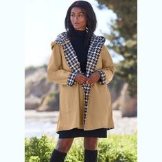 Hooded raincoat in a classically feminine shape with 3-button closure. Front angled pockets. Water resistant. Two looks in one: this raincoat is reversible with one solid and one pattered side. Womens Tailored Suit, Long Rain Coat, Long Overcoat, Lilac Grey, Long Sleeve Denim Shirt, Plus Size Winter, Glen Plaid, Long Trench, Hooded Raincoat